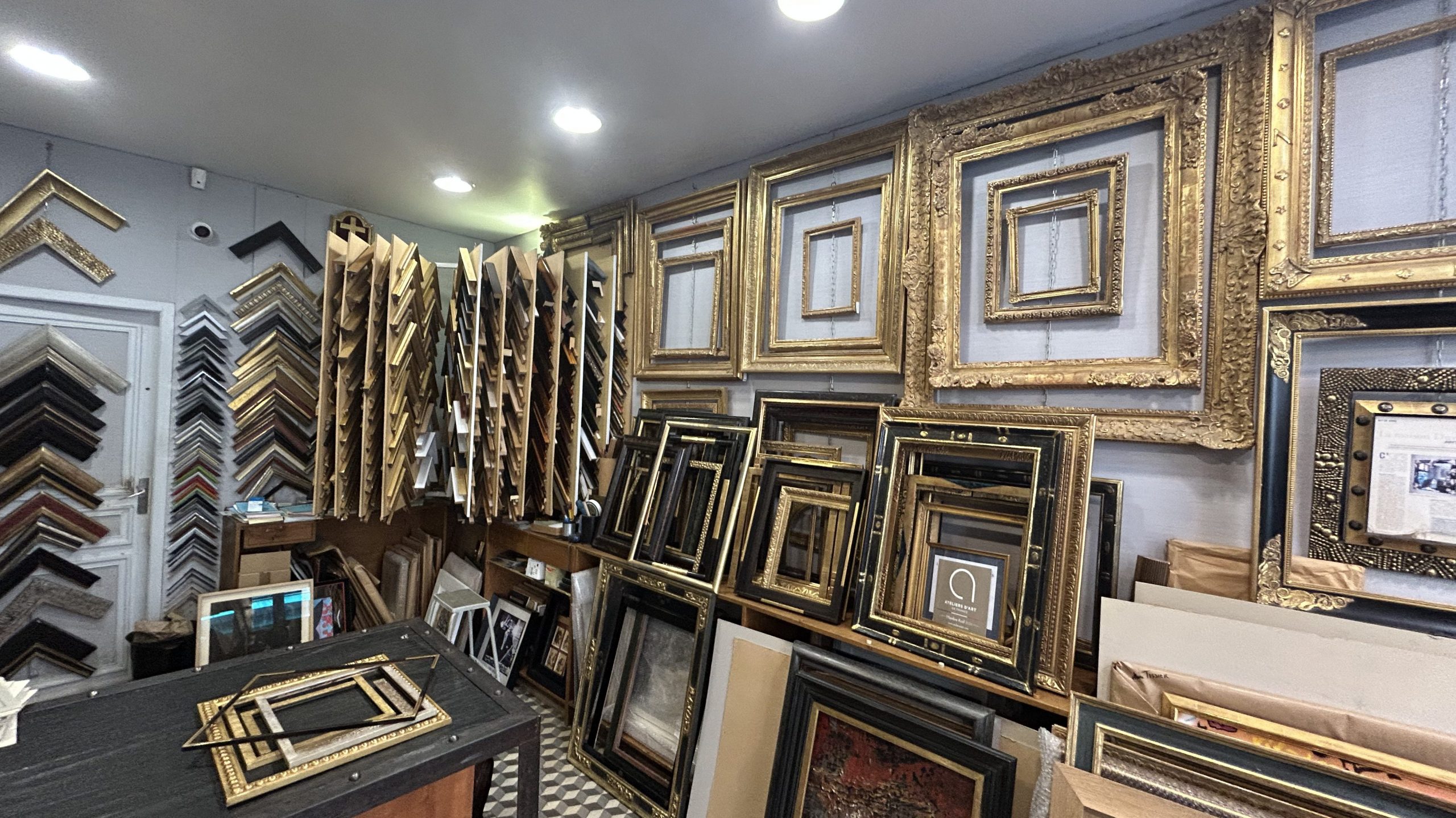 photo intérieur de la boutique ATELIER DUVIVIER 30 rue de sabonville 